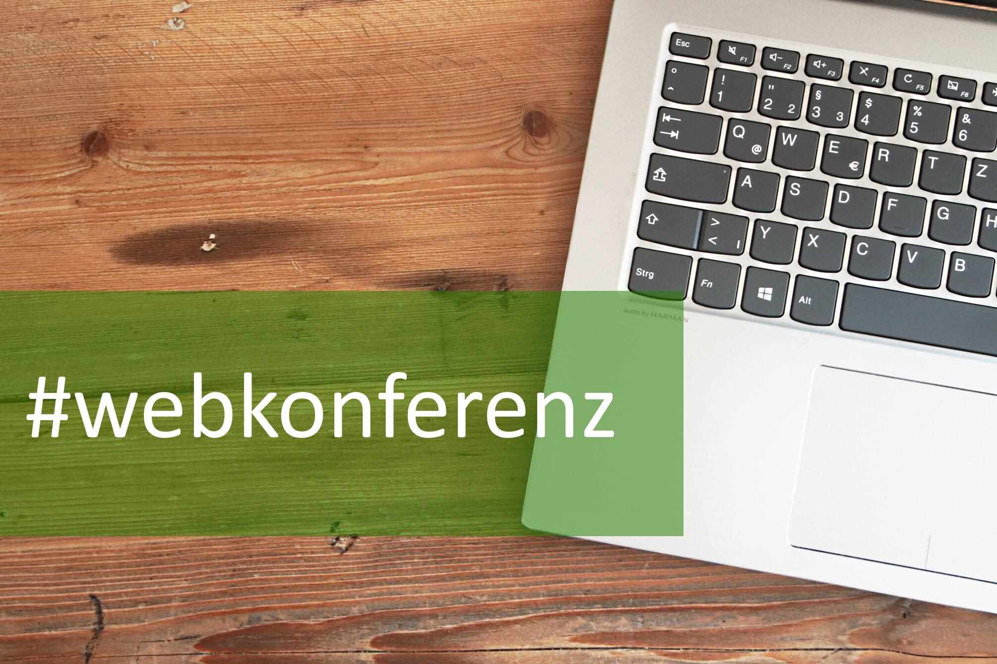 Laptop-Tastatur mit dem Hashtag Webkonferenz